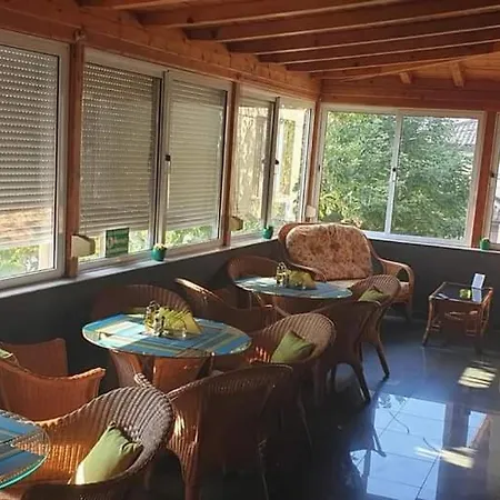 Mugur Pensión Două Mai