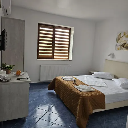 Mugur Casa de hóspedes Două Mai