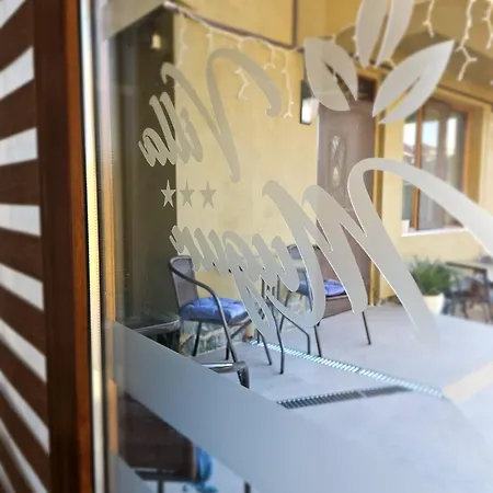 Mugur 4* دووا مايْ